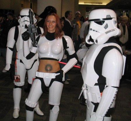 belly button tattoo. femtrooper-with-elly-utton-